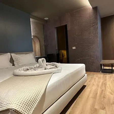 מלון Hani I Gjelit Hotel, 5*