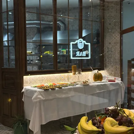 Hani I Gjelit Hotel, מלון 5*