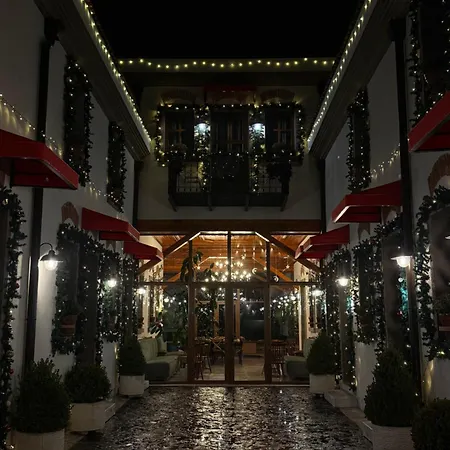 Hani I Gjelit Hotel, מלון 5*