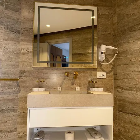 Hani I Gjelit Hotel, מלון