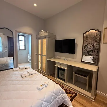 Hani I Gjelit Hotel, מלון 5*