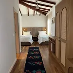 Hani I Gjelit Hotel, Hotel Korce