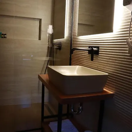 Hotel Hani I Gjelit Hotel, Korce