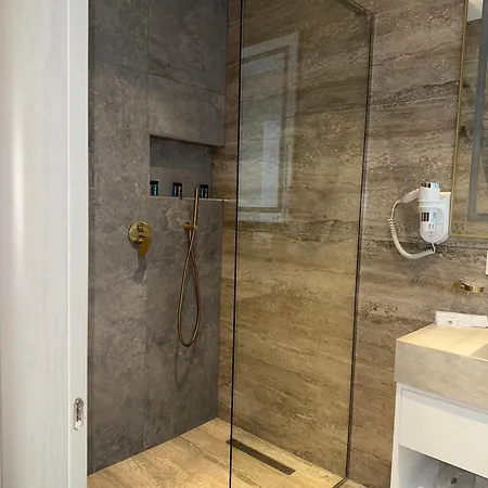 Hotel Hani I Gjelit Hotel, 5*