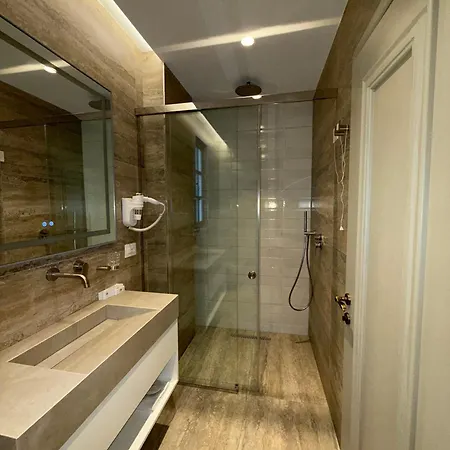 Hotel Hani I Gjelit Hotel, Korce