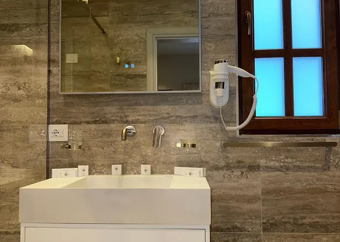 Hani I Gjelit Hotel, Ξενοδοχείο Κορυτσά