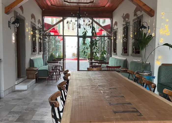 Hani I Gjelit Hotel, 科尔察