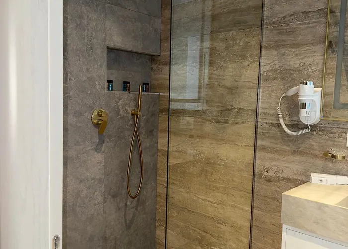 Ξενοδοχείο Hani I Gjelit Hotel, 5*