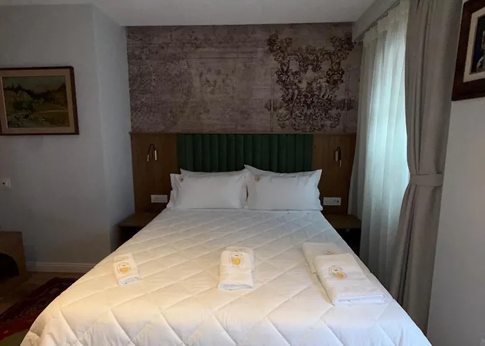 Hani I Gjelit Hotel, 科尔察