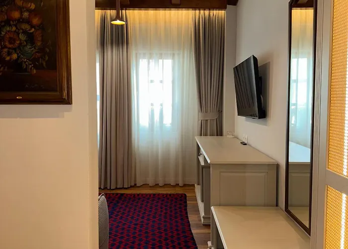 Hani I Gjelit Hotel, 酒店 5*